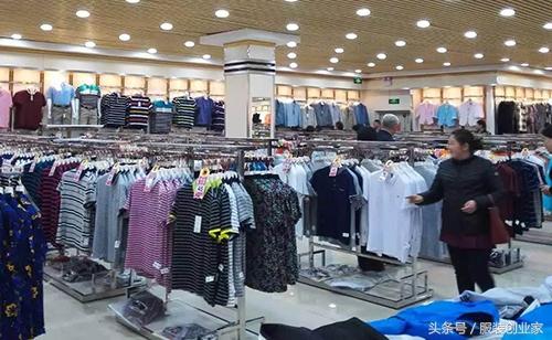 想批发衣服怎么找货源(卖服装如何找客户)