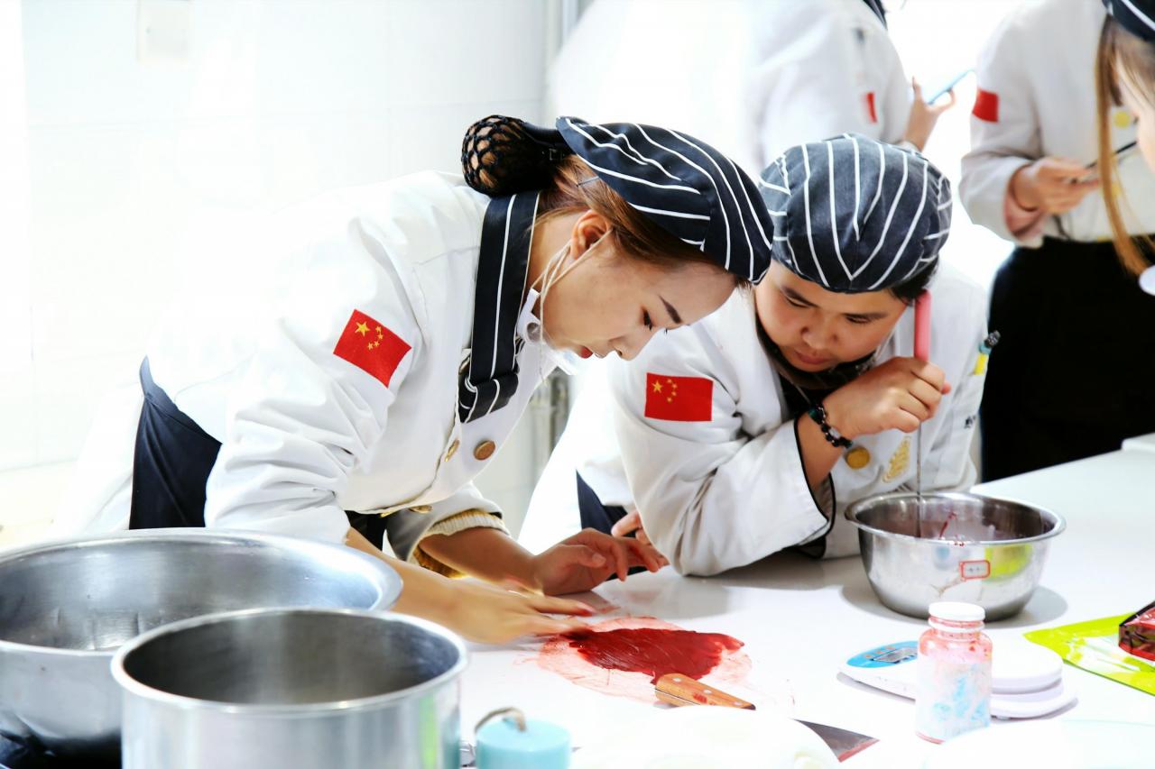 西点师一般月薪多少钱中级(西点师一般月薪多少钱江西)