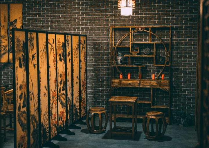 线上店铺为何奢侈品实体店逐渐关闭